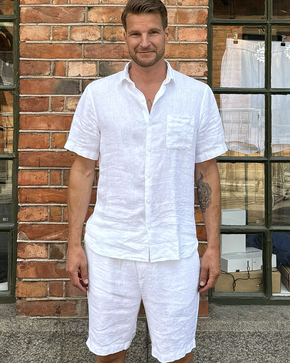 LINEN SHORTS WHITE