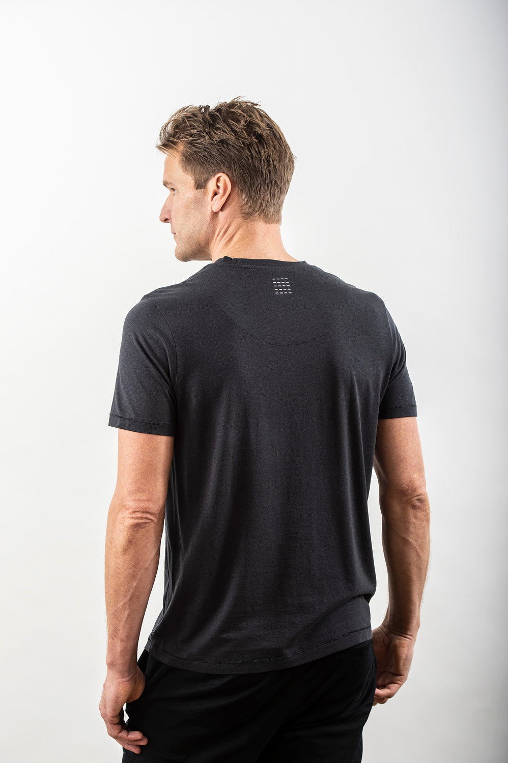 LYXIG T-SHIRT MÖRK MARINBLÅ