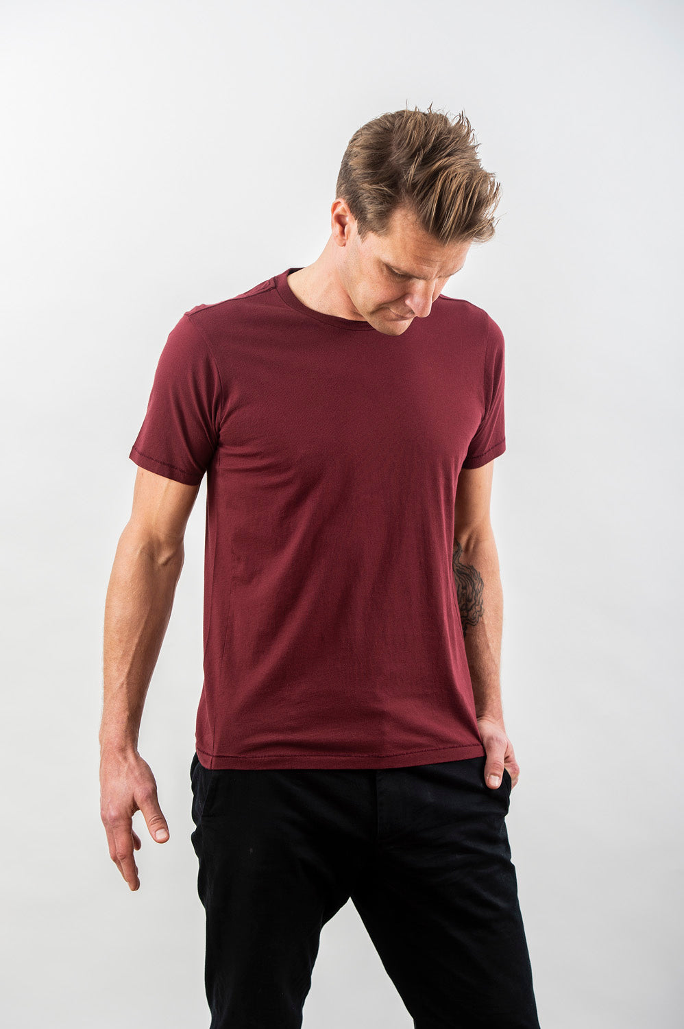 T-SHIRTEN VINRÖD