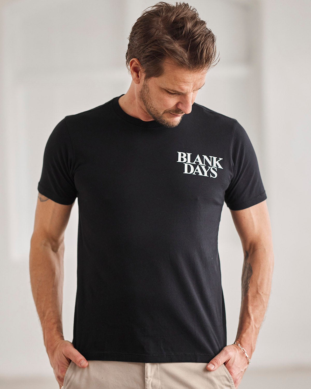 T-SHIRT SVART NEW SCHOOL