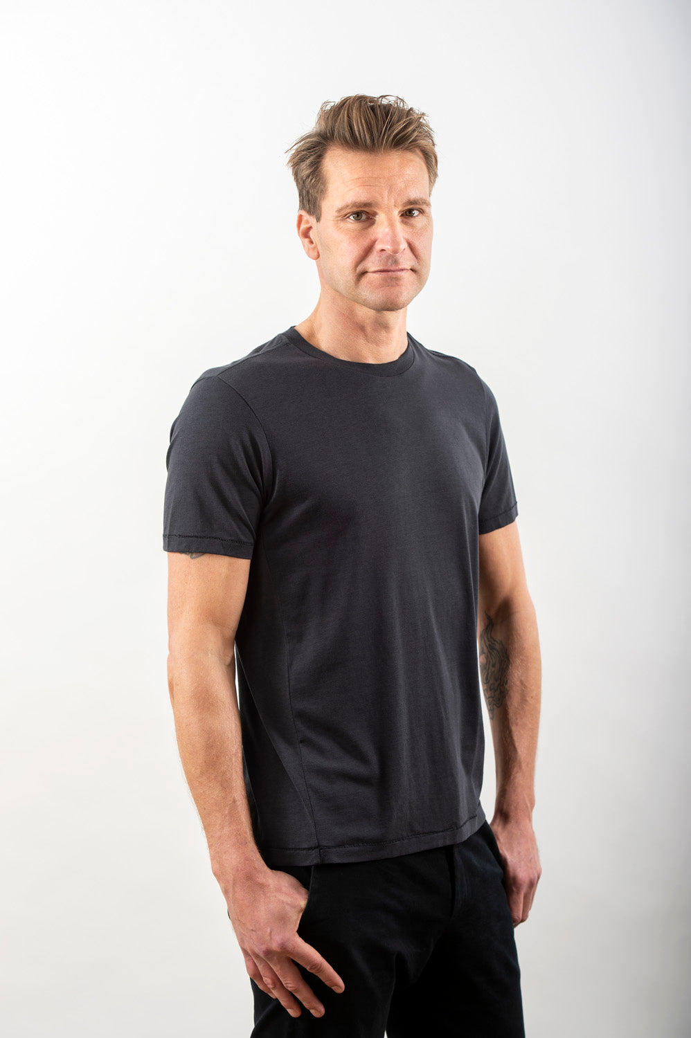 LYXIG T-SHIRT MÖRK MARINBLÅ