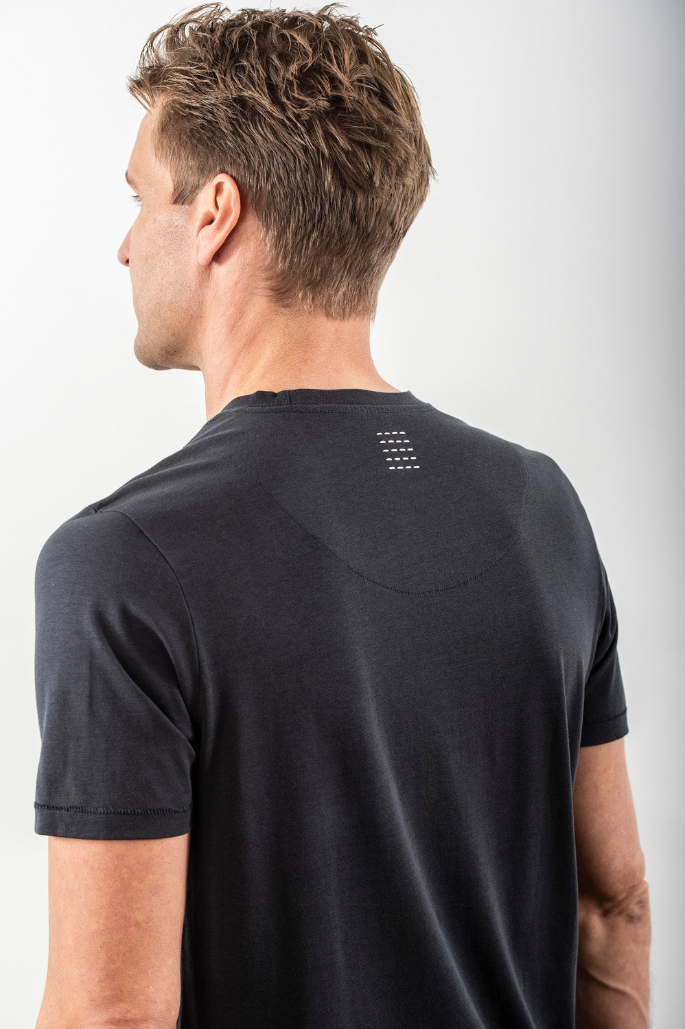 LYXIG T-SHIRT MÖRK MARINBLÅ