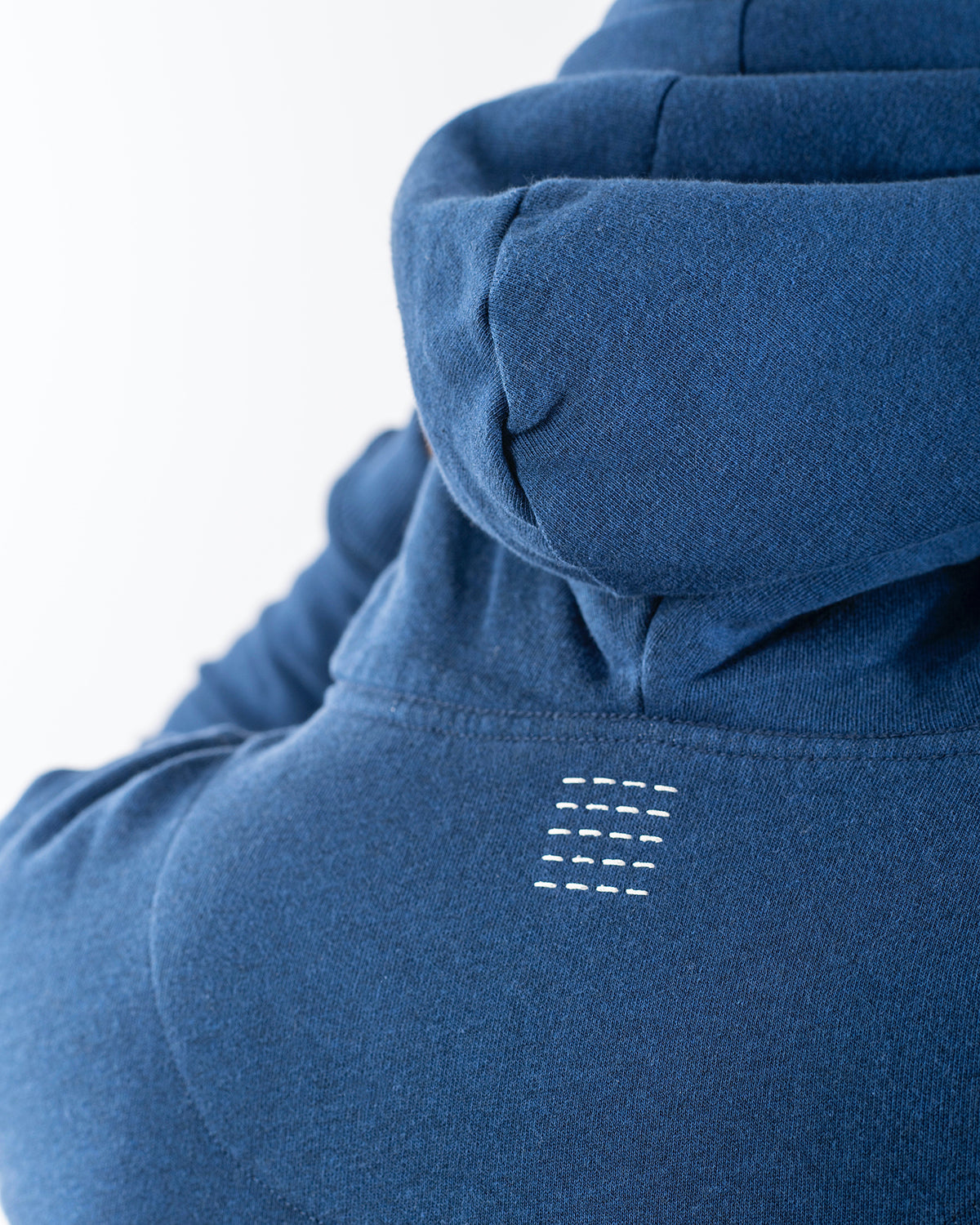 BLÅ MELERAD HOODIE MED DRAGKEDJA